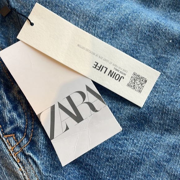 ZARA Denim Shorts with Jewel Button Mid-Blue Size NWT Size 4 - Picture 3 of 5